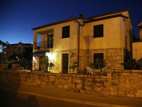  Studio apartment in Funtana with Terrace, WIFI (4703-2), Ferienwohnung in Funtana