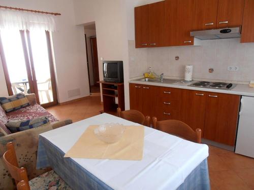  Apartment in Funtana with Terrace, Air condition, WIFI (4701-2) in Funtana