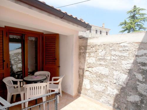  Apartment in Funtana with Terrace, Air condition, WIFI (4701-2), Ferienwohnung in Funtana