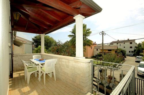  Apartment in Funtana with Seaview, Terrace, Air condition, WIFI (4700-1), Ferienwohnung in Funtana