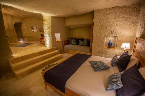 Azure Cave Suites - image 5