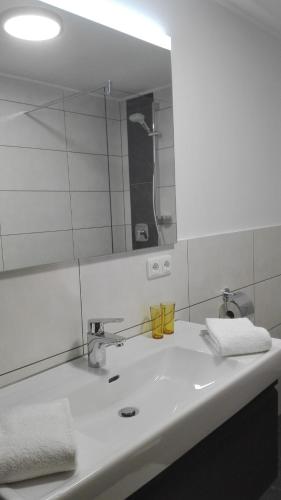 بيت شباب هوسب بيت شباب هوسب