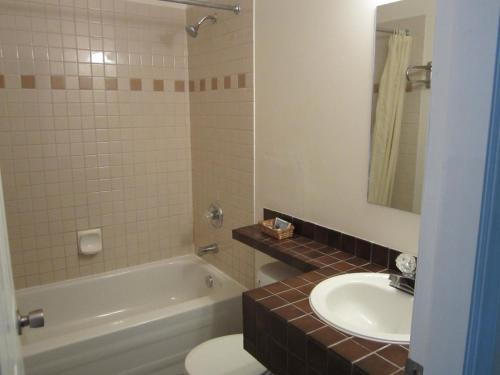 3 twin beds