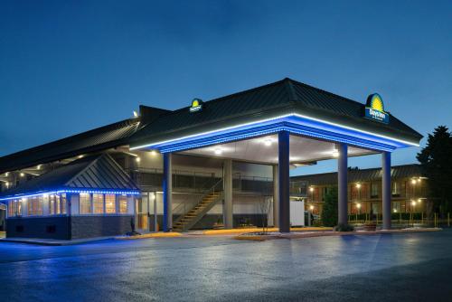 Days Inn by Wyndham Knoxville North - image 10