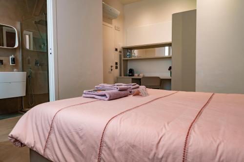 Double Room image 10