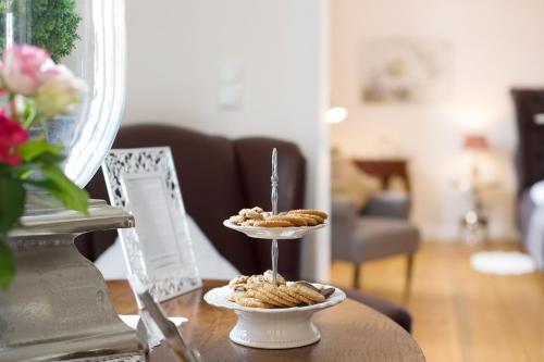 Shared lounge/TV area, Villa Geriwada in Darmstadt Suburbs