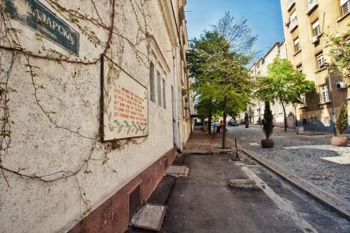 HostGost at Skadarlija square - image 4
