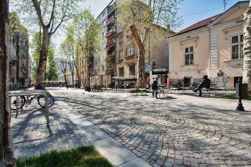 HostGost at Skadarlija square - image 7