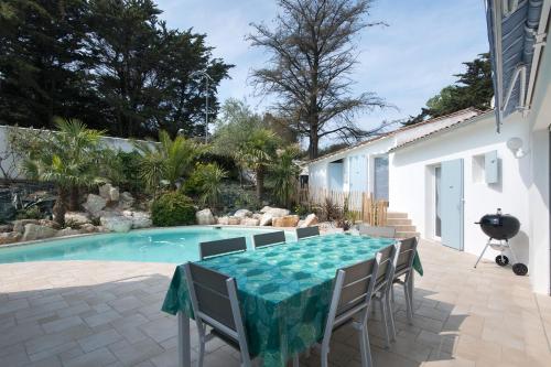 Tres belle villa avec piscine (4*) Over view