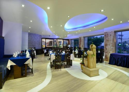 レストラン, ホテル タジ リゾーツ (Hotel Taj Resorts) in アーグラ