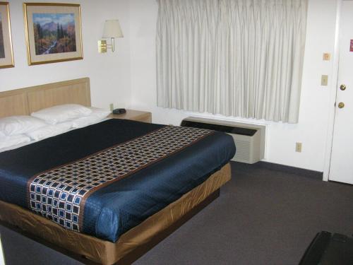 Mecca Motel – Colorado Springs, CO
