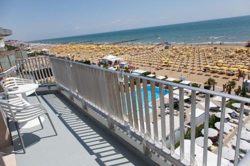 Deluxe Double Room with Frontal Sea View image 6
