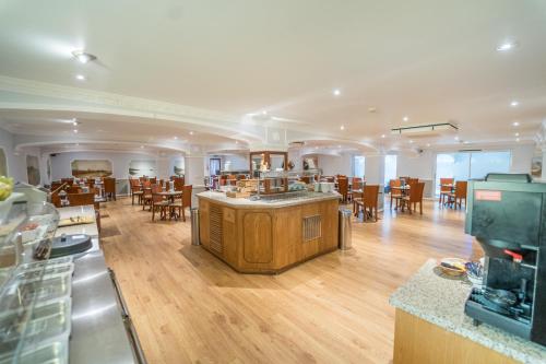 Food and beverages, Atlantic Hotel in Tenby