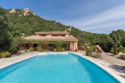 Villa Bellavista con piscina privata, vista mare vicino a Villasimius