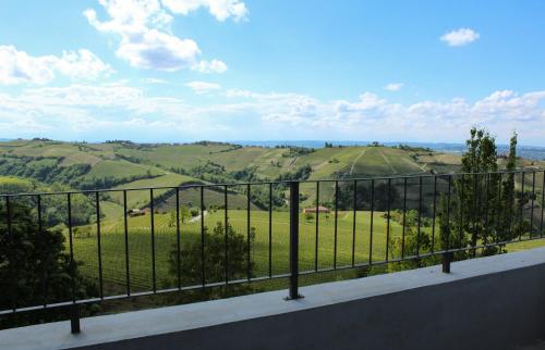 Terraza/balcón, Cà ed Michel (Ca ed Michel) in Neviglie