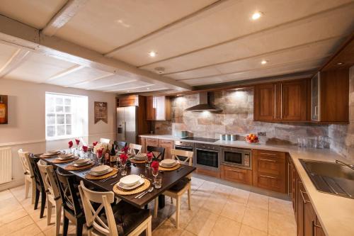 Thornhill House - Luxury 5 Bedroom all ensuite
