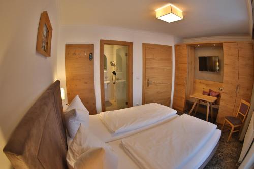 Double Room 2 with Shower