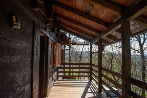  WOODEN HOUSE near the River Kupa in Kamanje