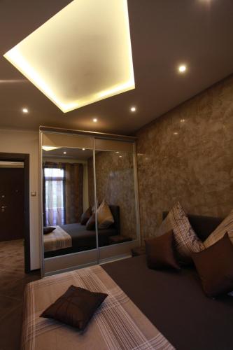 Brown Cottage Apartment - image 2