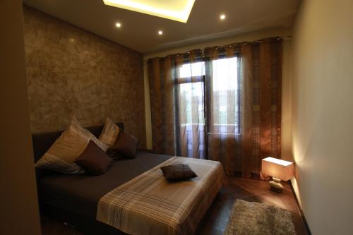 Brown Cottage Apartment - image 9
