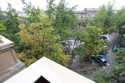 Brown Cottage Apartment - image 10