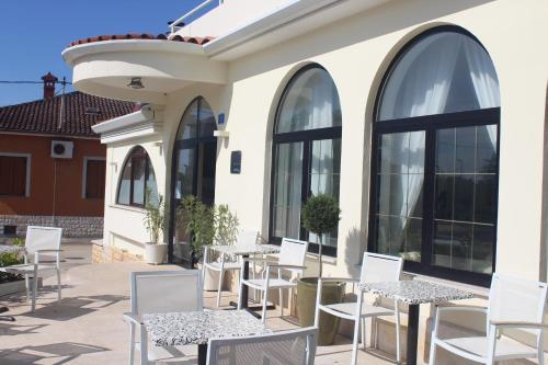 Bejárat, Hotel La Settima Luna in Basanija