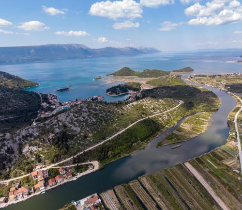  Neretva in Otok Trn