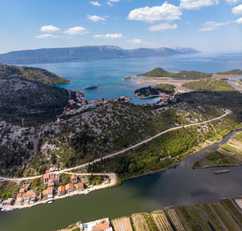  Neretva in Otok Trn
