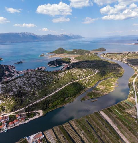  Neretva in Otok Trn