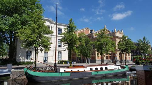 Monumentale woonboot op unieke locatie Groningen in Binnenstad-Oost
