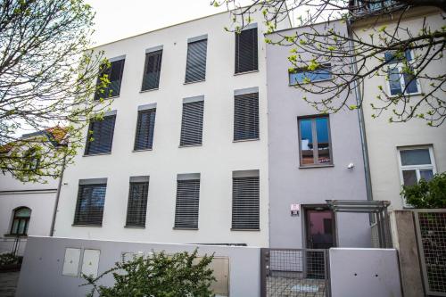 Black Field Apartment - image 14
