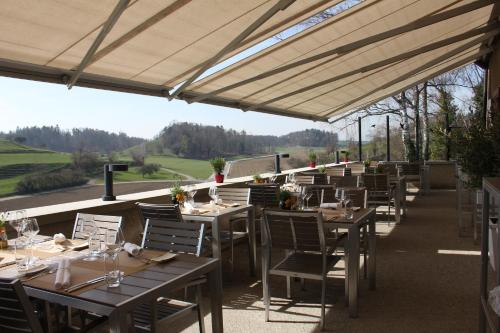 Restaurant, Hotel & Restaurant Schloss Schwandegg in Oberstammheim