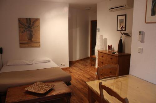 1 queen bed, 1 twin bed, 1 sofa bed