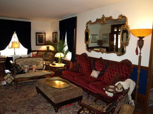 Manheim Manor Bed & Breakfast - image 5