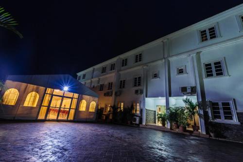 Utvendig, Tranquil Mews Hotel in Abuja