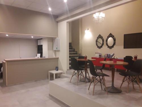 Achillion Hotel Piraeus - image 2