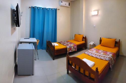Standard Twin Room image 3