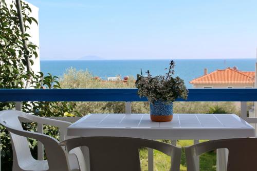  Seaview -2 Space - selfcatering Apartment - Helen No 5 in Xiropigado