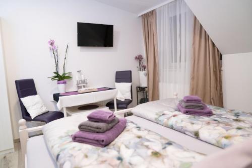 Pension & Restaurant La Amalia Room Type - Deluxe Double Room