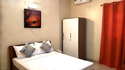 Standard Double Room image 5