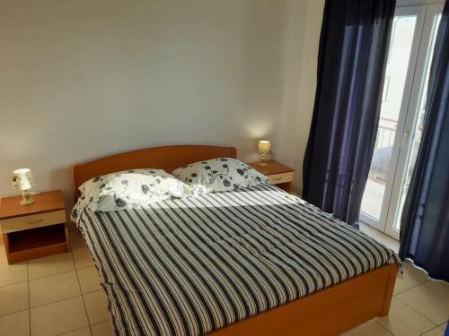 Apartments with WiFi Jezera Murter - 16794