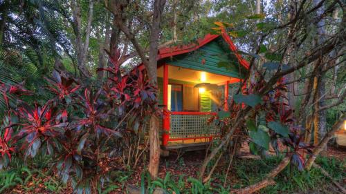 Lake Eacham Caravan Park & Self-Contained Cabins