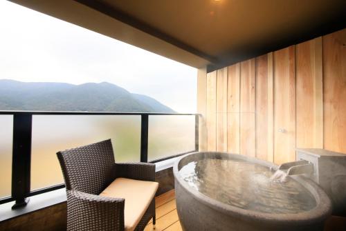 room detail thumbnail 2