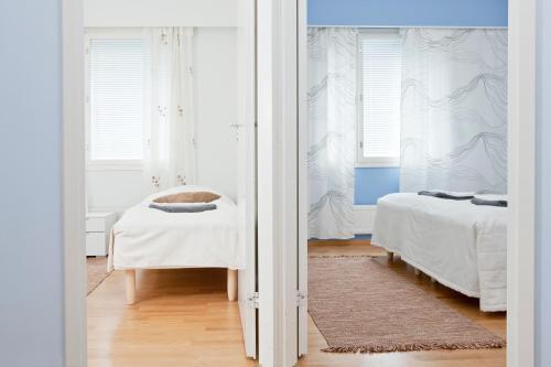 3 bedrooms, 6 beds