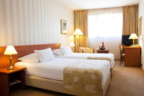 2 twin beds
