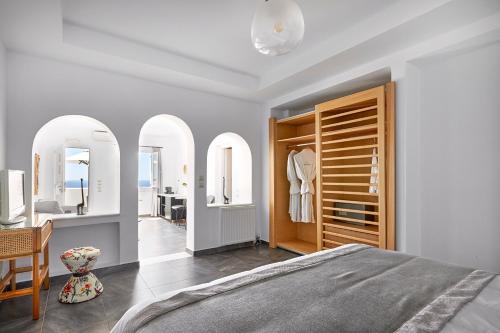 Petit Palace Suites Room Type - Grand Suite with Caldera View