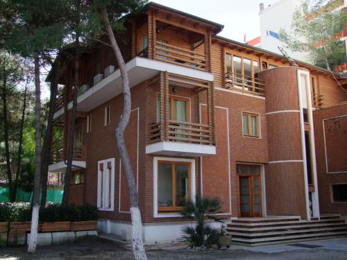 Hotel Adriatik 2 – Durres, AL