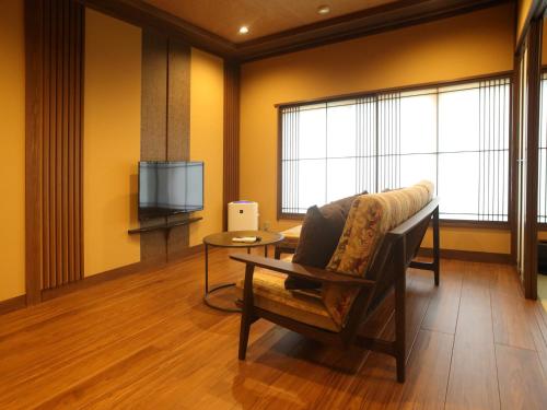Room with Tatami Area and Hot Spring Bath image 10