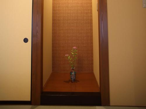 Room with Tatami Area and Hot Spring Bath image 2