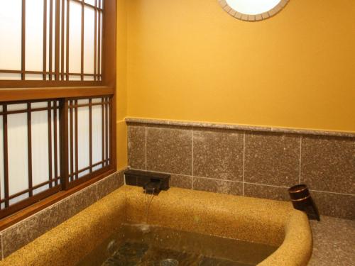 Room with Tatami Area and Hot Spring Bath image 6